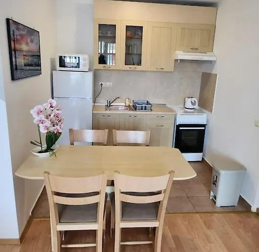 Modern 1 Bed Apt, Nesebar Apartman *